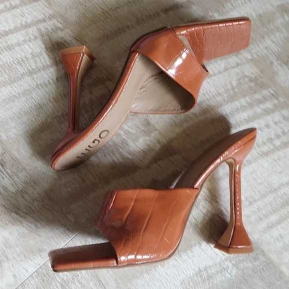 EGO Faux Leather Sculptured Heel Mule - Picture 8 of 16